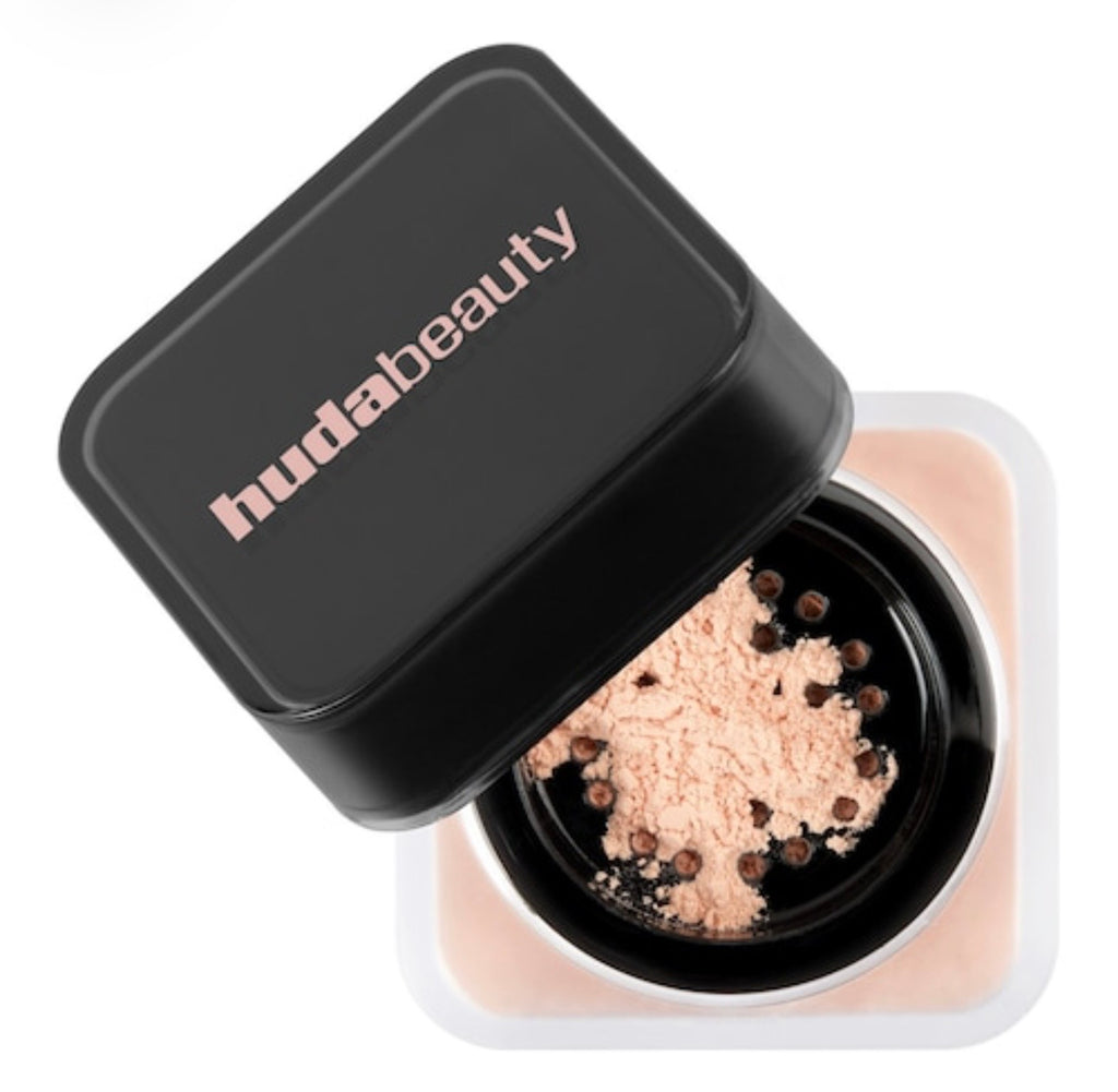 HUDA BEAUTY
Baby Bake Mini Easy Bake Loose Powder - Mini poudre fixante libre Easy Bake PEACH PIE 6G