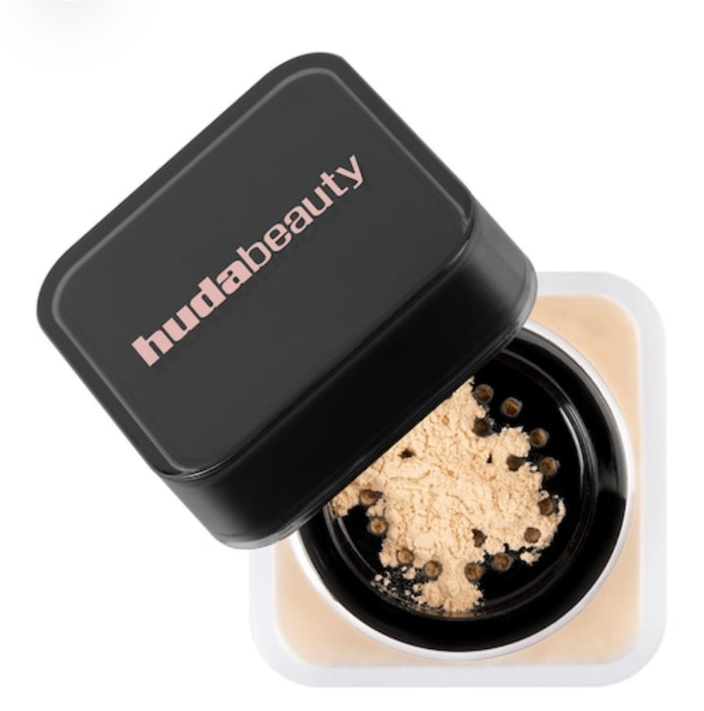 HUDA BEAUTY
Baby Bake Mini Easy Bake Loose Powder - Mini poudre fixante libre Easy Bake BANANA BREAD